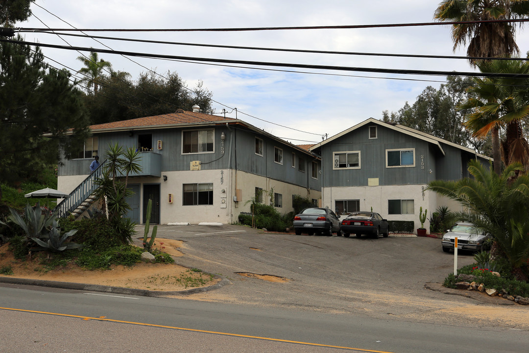 2157 S Santa Fe Ave in Vista, CA - Building Photo