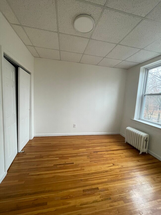 179 W 48th St, Unit 17 in Bayonne, NJ - Building Photo - Building Photo