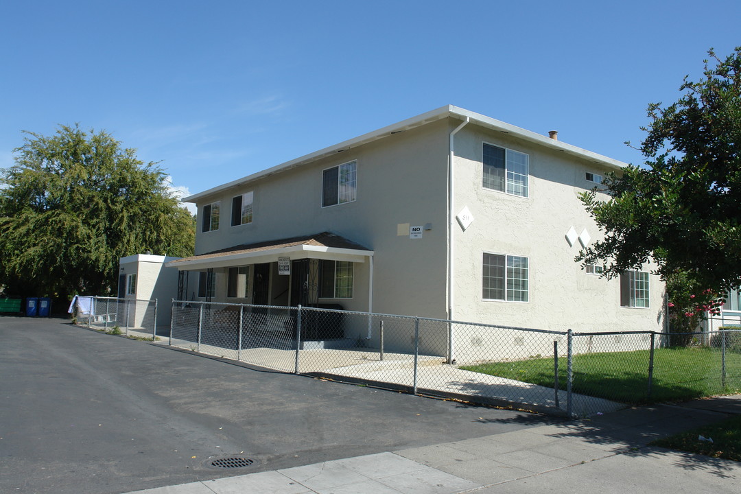 811 Farm Dr in San Jose, CA - Building Photo