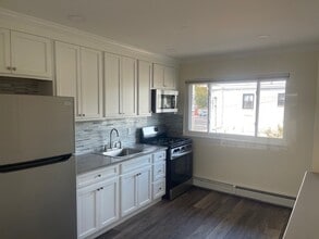 The Niche at 7th Street Gardens in Lindenhurst, NY - Building Photo - Building Photo