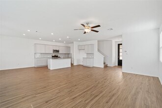 301 Montauk Loop in Andice, TX - Building Photo - Building Photo