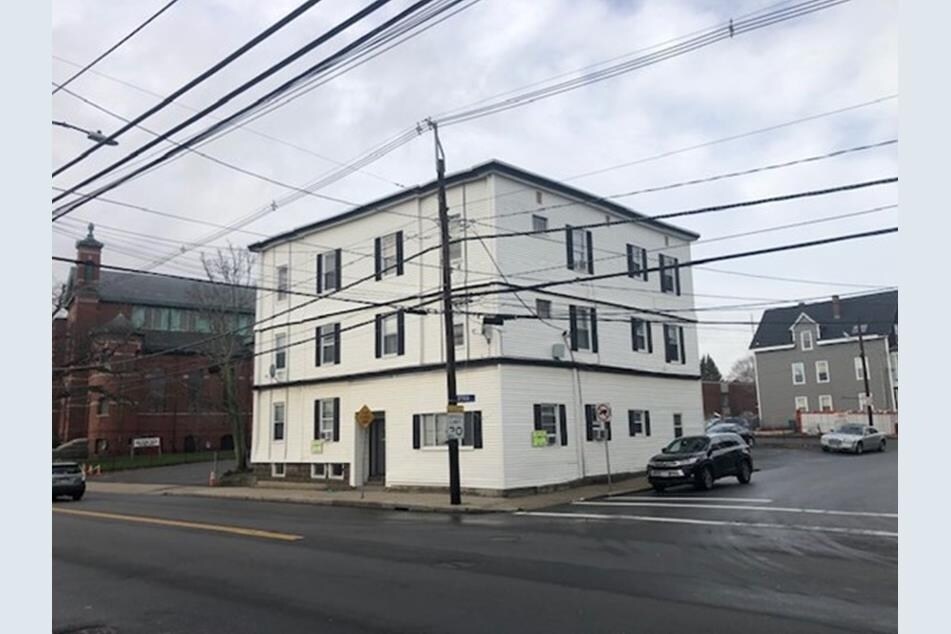 561 Boston St in Lynn, MA - Foto de edificio