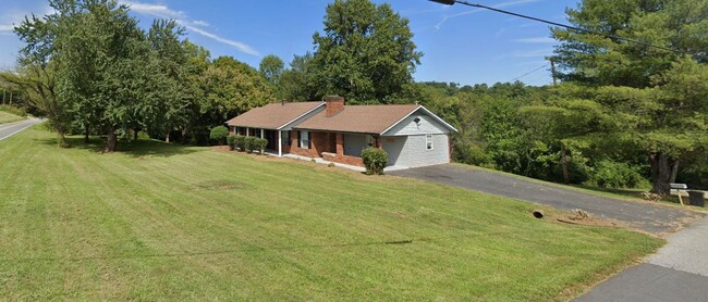 4774 Sparta Rd in North Wilkesboro, NC - Building Photo - Building Photo