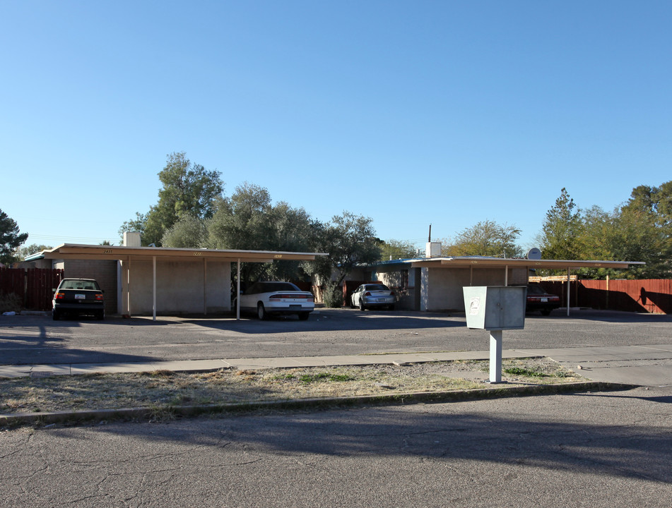 2431-2441 N Fair Oaks Ave in Tucson, AZ - Building Photo