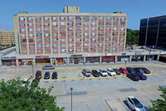 Clinton Plaza in Hempstead, NY - Foto de edificio - Building Photo