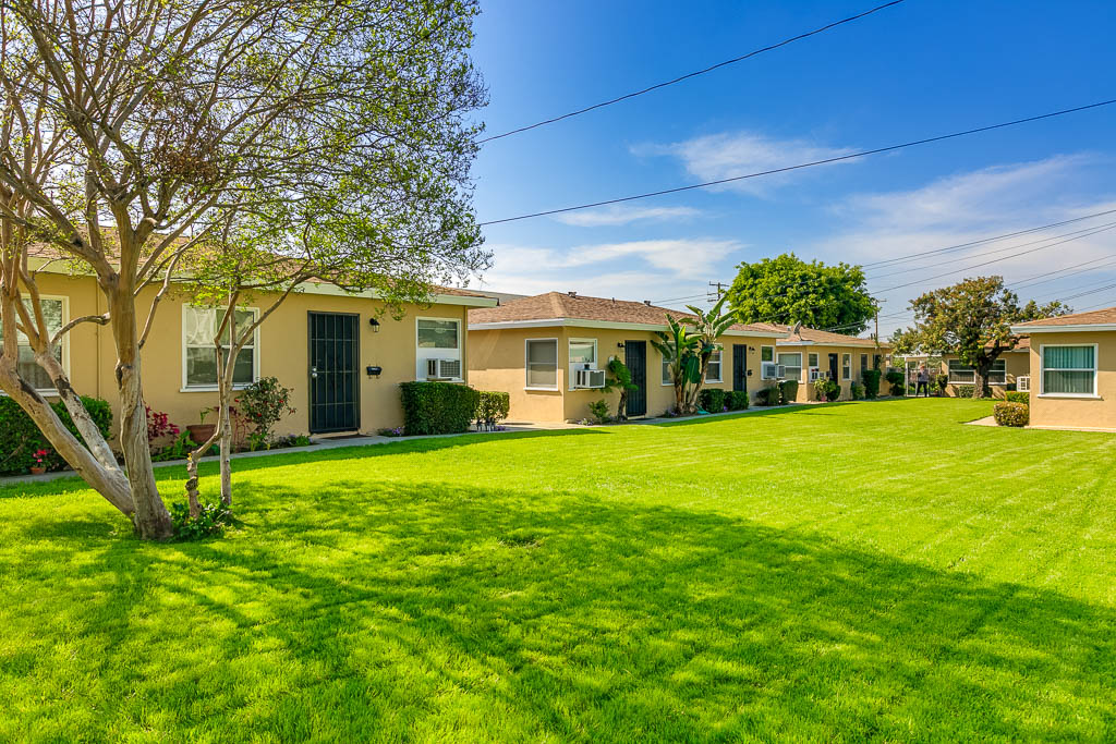 121-127 N Pennsylvania Ave in Glendora, CA - Building Photo