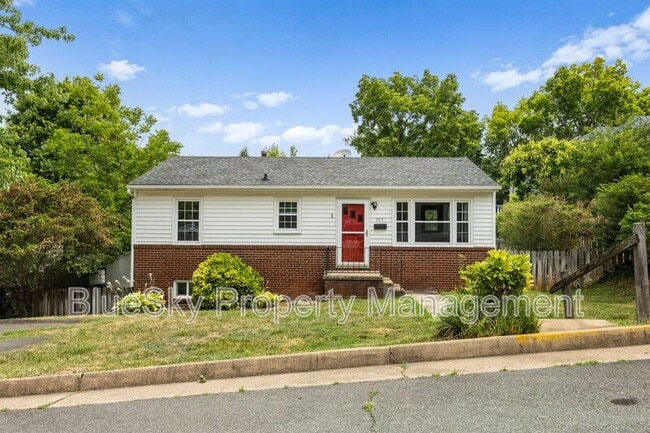 property at 915 Sycamore St