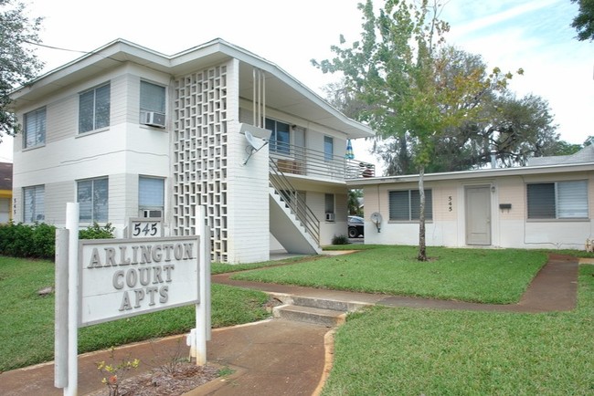 Arlington Court in Daytona Beach, FL - Building Photo - Building Photo