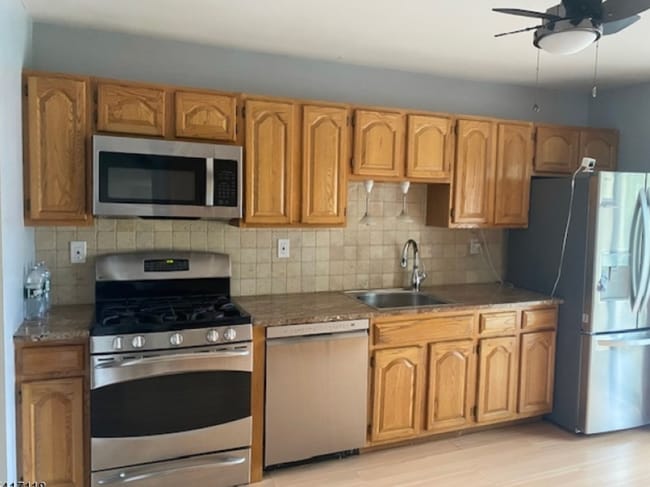 260 Crabtree Ct in Basking Ridge, NJ - Foto de edificio - Building Photo