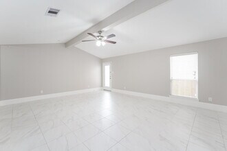 12039 Powderhorn Ln in Pinehurst, TX - Building Photo - Building Photo