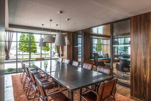 40 E Pier Dr in Boston, MA - Building Photo