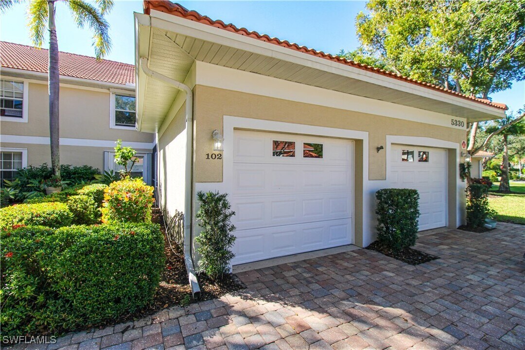 5330 Andover Dr in Naples, FL - Building Photo