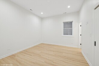 1058 N Central Park Ave in Chicago, IL - Building Photo - Building Photo
