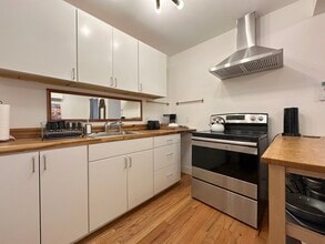 85 Lander St, Unit 1B in Newburgh, NY - Foto de edificio - Building Photo