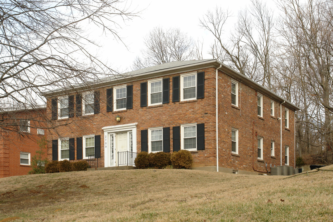 2709 Brownsboro Rd in Louisville, KY - Foto de edificio