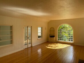 COMING SOON! Beautiful 3 bedroom 2 bathro in La Cañada Flintridge, CA - Building Photo - Building Photo