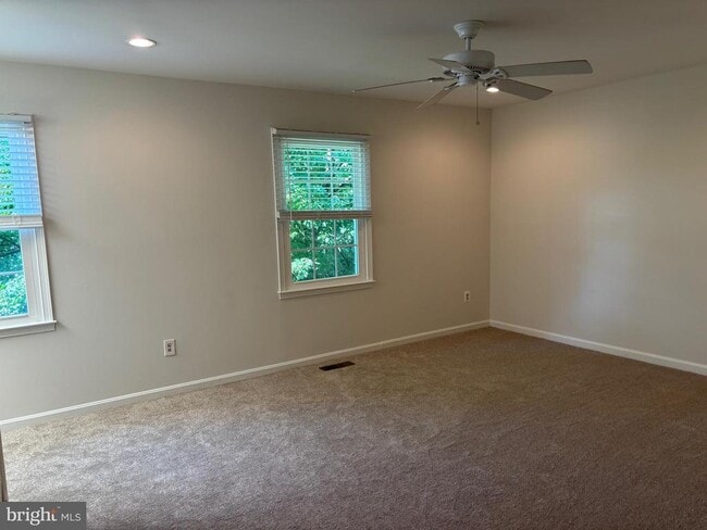 7438 Fountain Head Dr in Annandale, VA - Building Photo - Building Photo