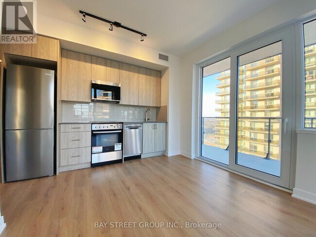 15-1015 Ellerslie Ave in Toronto, ON - Building Photo - Building Photo