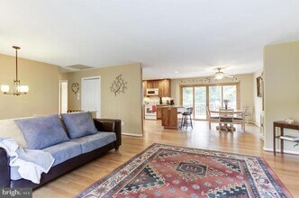 7893 Godolphin Dr in Springfield, VA - Building Photo - Building Photo