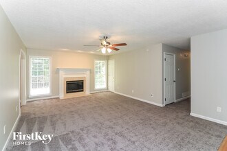 581 Stratford Dr in Douglasville, GA - Building Photo - Building Photo