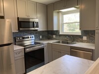 206 White Oak Dr NE, Unit B photo'