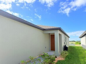 35080 Brackett Bnd in Zephyrhills, FL - Building Photo - Building Photo
