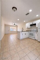 2245 South St in Ft. Myers, FL - Building Photo