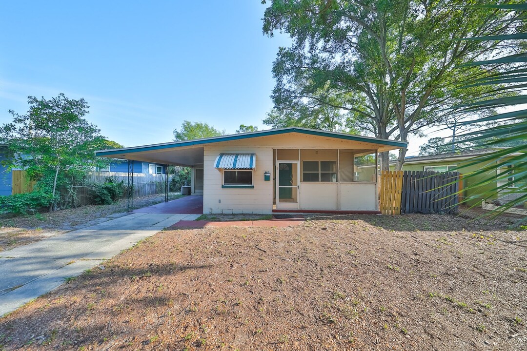 667 25th Ave S, Unit 667 25th Ave S in St. Petersburg, FL - Building Photo