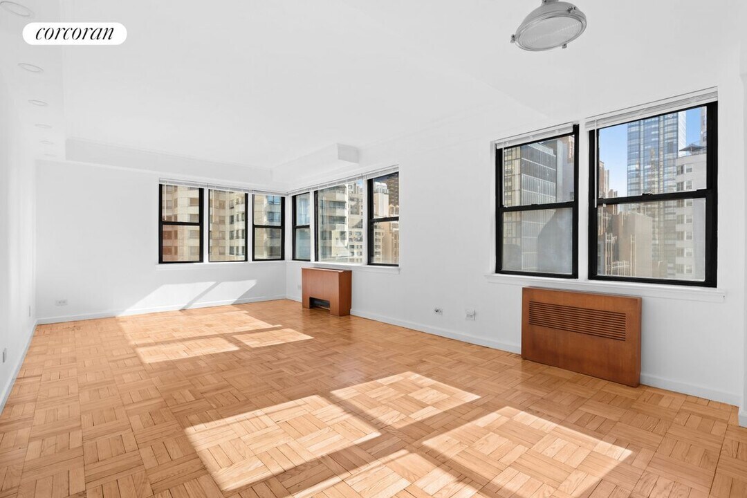 240 E 46th St in New York, NY - Building Photo
