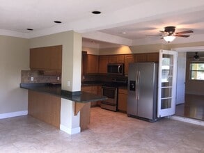 619 E Ridgewood Ave in Ormond Beach, FL - Building Photo - Building Photo