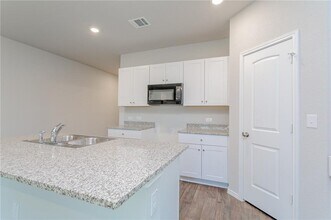 13525 Brahmin Dr in Austin, TX - Building Photo - Building Photo