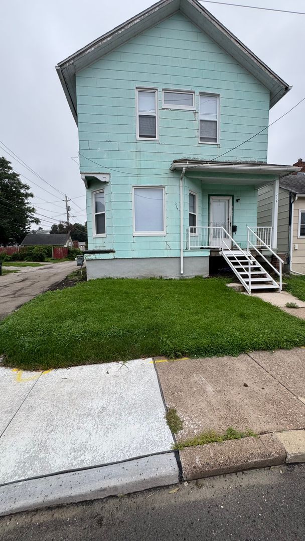 property at 219 W 15th St