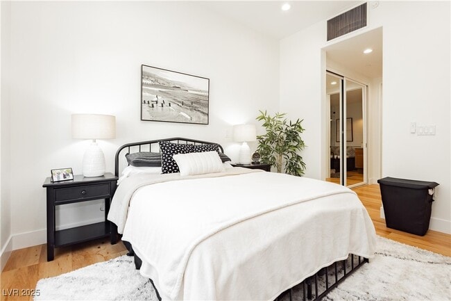 2240 Village Walk Dr