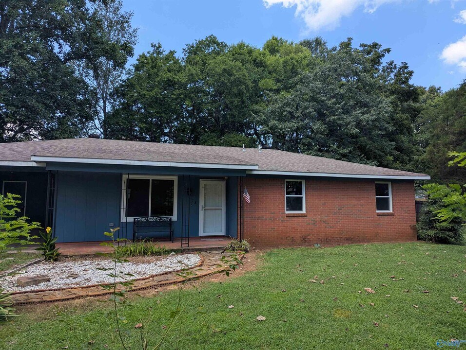 178 Lowe Rd in Hazel Green, AL - Building Photo