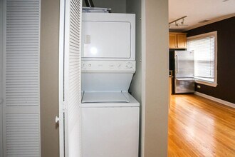 626 W Roscoe St, Unit 1F in Chicago, IL - Building Photo - Building Photo