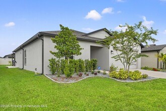 12948 Conquistador Loop in Spring Hill, FL - Foto de edificio - Building Photo