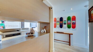 177 Ocean Ln Dr in Key Biscayne, FL - Foto de edificio - Building Photo