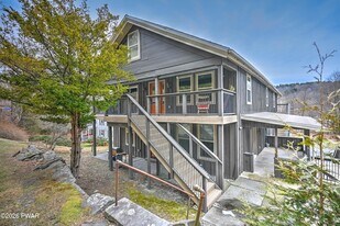 628 Hudson St, Unit 1 in Hawley, PA - Building Photo