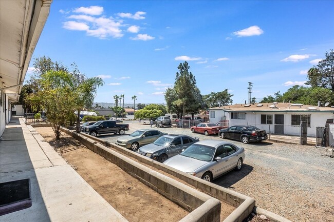 345-49 W San Ysidro Blvd in San Ysidro, CA - Building Photo - Primary Photo