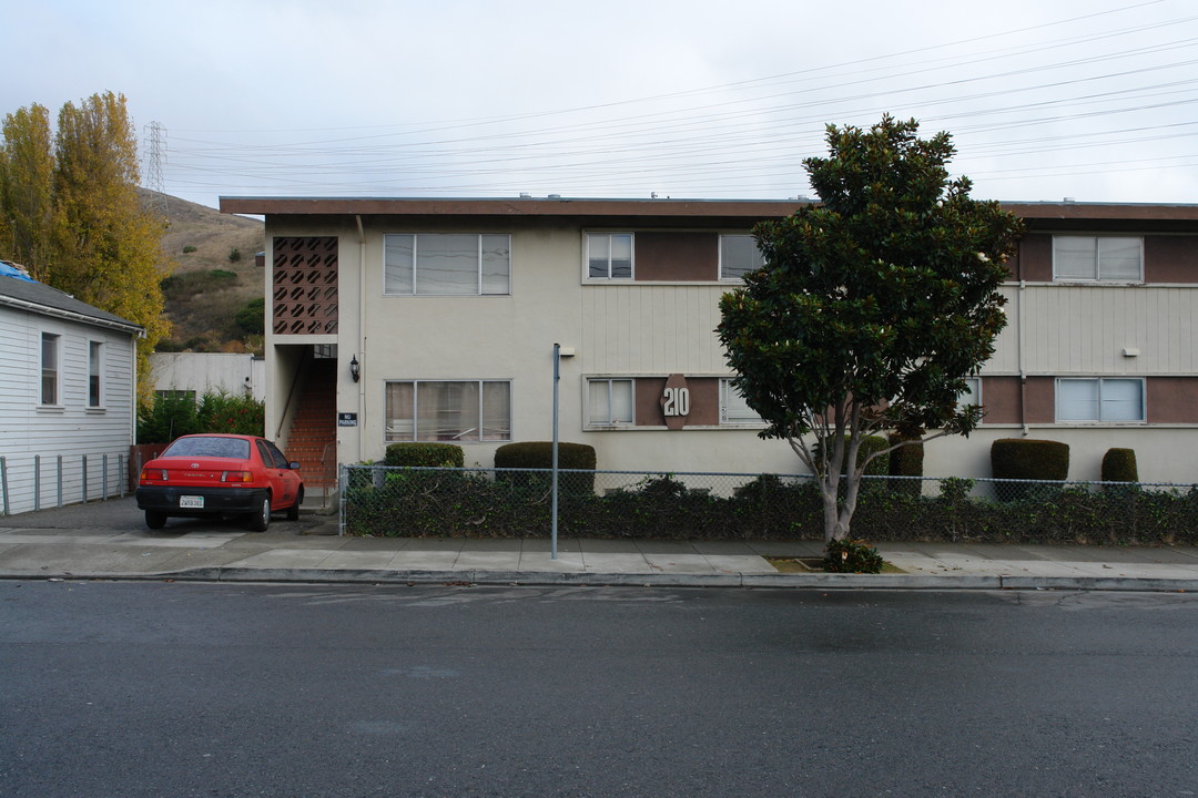 210 Armour Ave in South San Francisco, CA - Building Photo