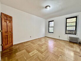 30 Dongan Pl in New York, NY - Building Photo