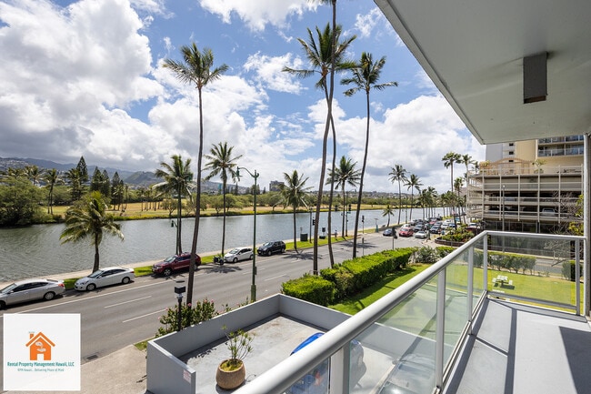 2233 Ala Wai Blvd in Honolulu, HI - Building Photo - Building Photo