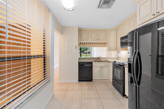 7535 La Paz Blvd in Boca Raton, FL - Foto de edificio - Building Photo