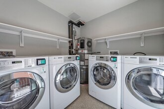 2020 Dwight Way, Unit A in Berkeley, CA - Foto de edificio - Building Photo
