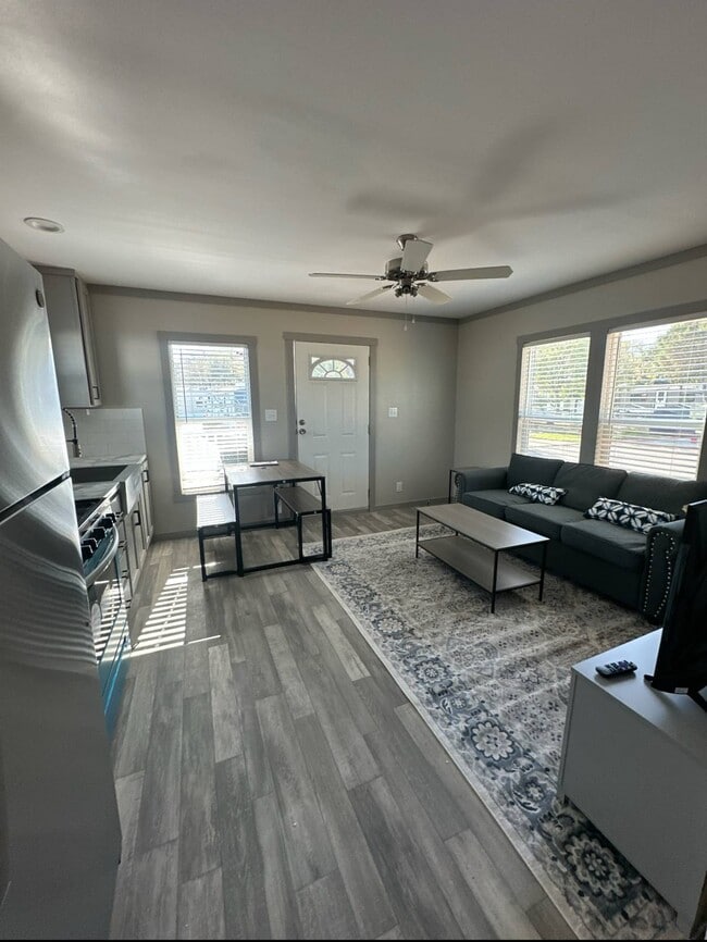 9 La Posada Cir in Austin, TX - Building Photo - Building Photo