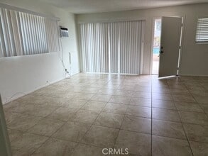 686 E Cottonwood Rd, Unit 10 in Palm Springs, CA - Building Photo - Building Photo