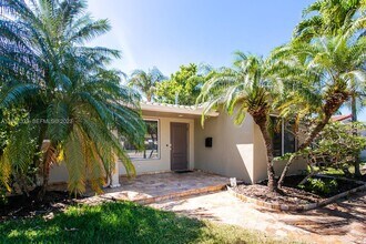 1120 N 13th Terrace in Hollywood, FL - Building Photo - Building Photo