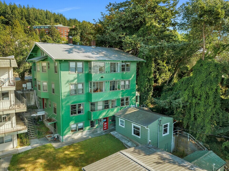 Forest Hill Apartments in Bellingham, WA - Building Photo