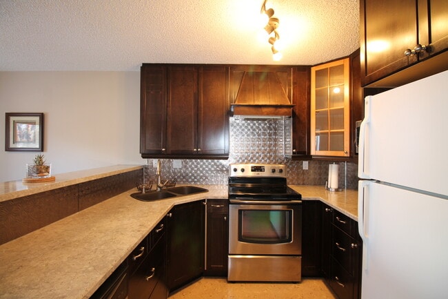 8503-8108 108 St NW in Edmonton, AB - Building Photo - Building Photo