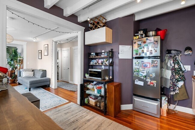 61 Cummins Hwy in Boston, MA - Building Photo - Building Photo